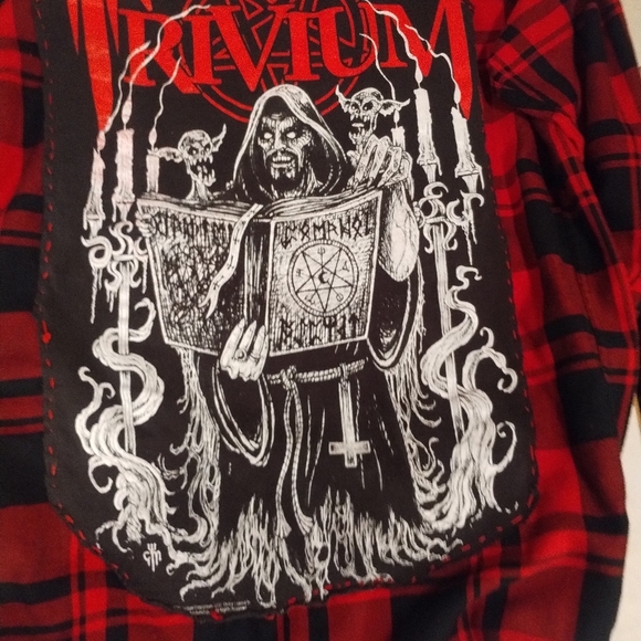 1 of a kind Upcycled flannel shirt with trivium design - Picture 3 of 6